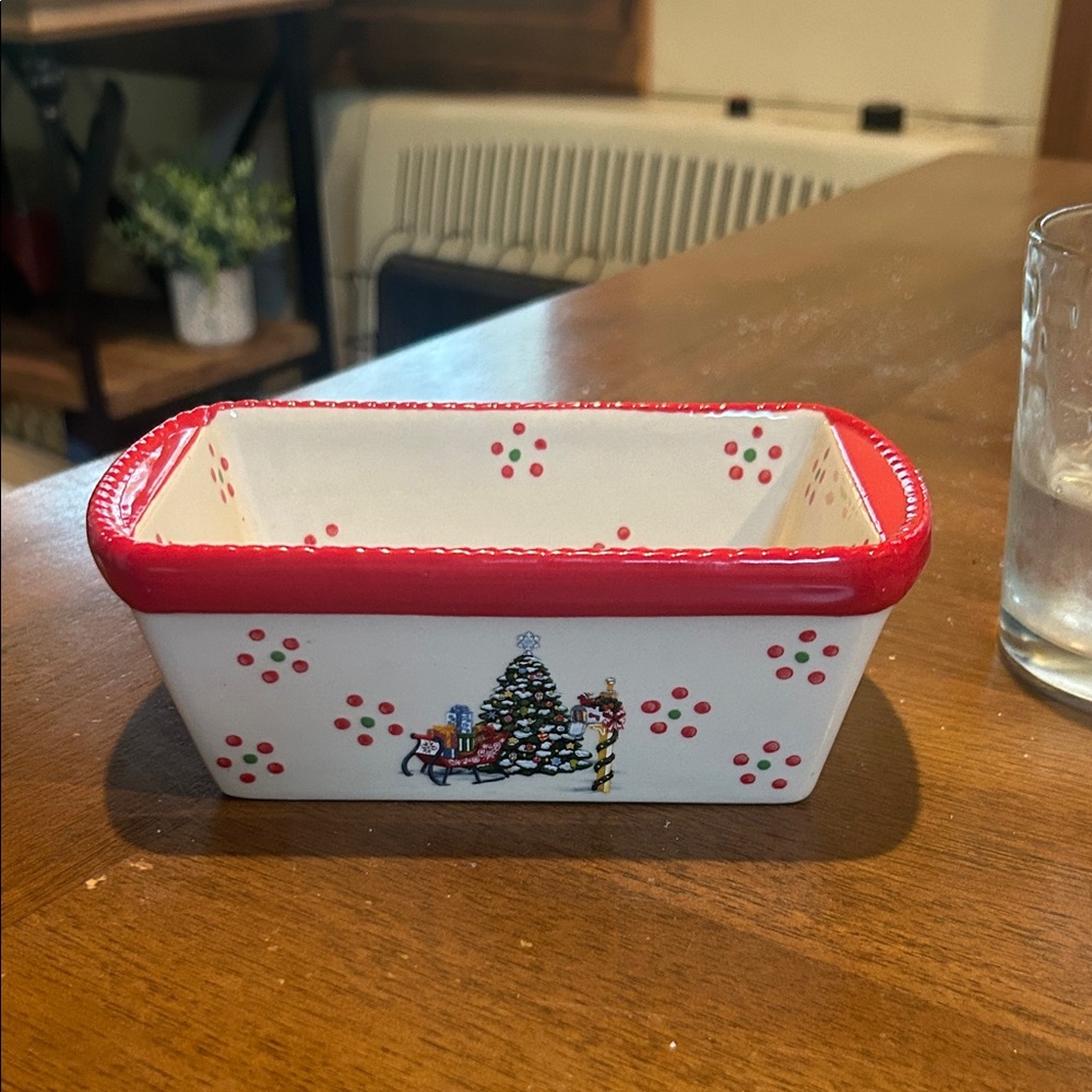 Temp-Tations Festive Red and White Holiday Dish
